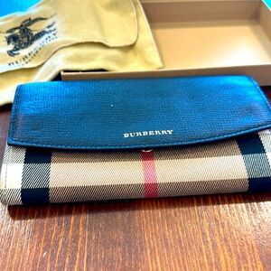 Burberry wallet. Euc.